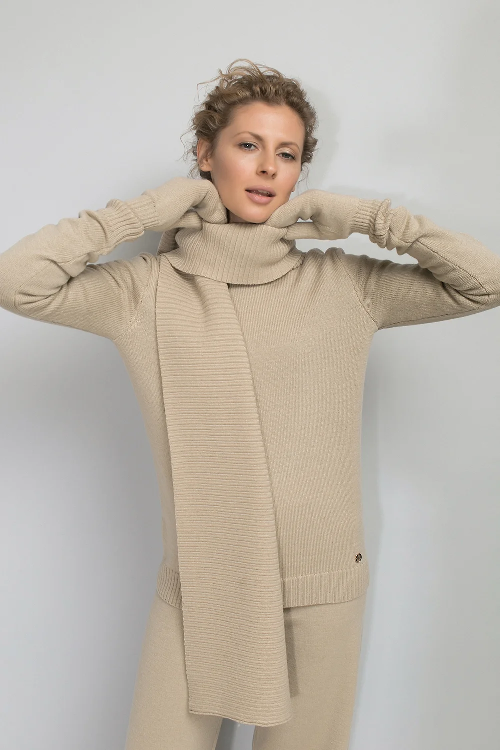 СКИДКИ!! до 31.03.VERY NEAT Шарф ЕВ 15000/ш