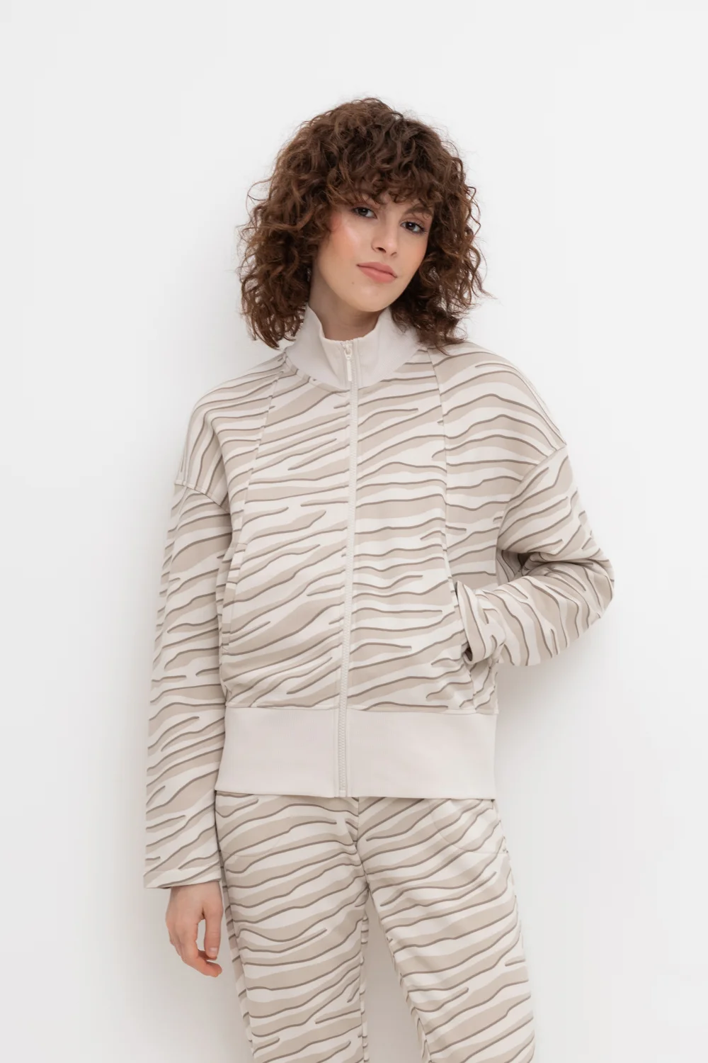 СКИДКИ!! до 31.03.VERY NEAT Жакет ЕВТ 3207