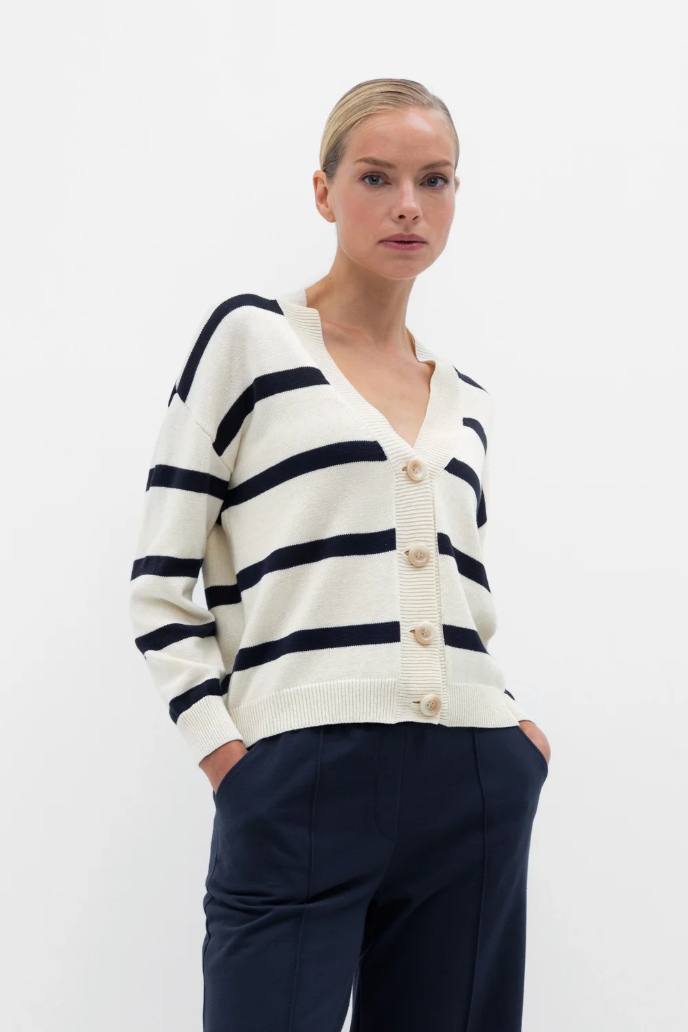 СКИДКИ!! до 31.03.VERY NEAT Кардиган ЕВ 30149