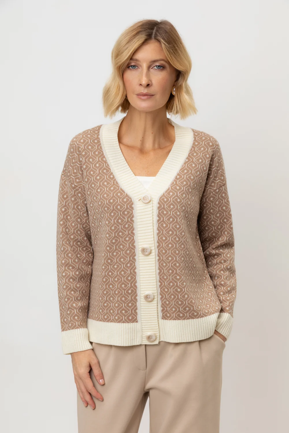 СКИДКИ!! до 31.03.VERY NEAT Кардиган ЕВ 30188/ш