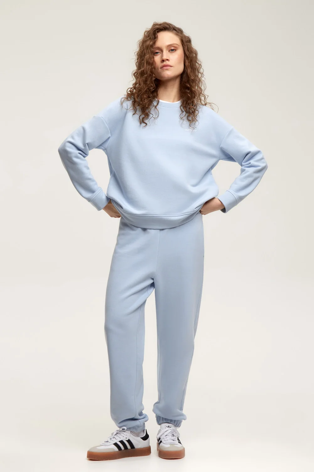 СКИДКИ!! до 31.03.VERY NEAT Свитшот ЕВТ 3221