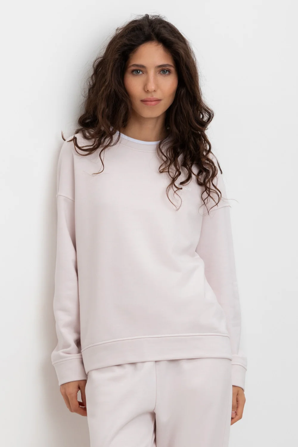 СКИДКИ!! до 31.03.VERY NEAT Свитшот ЕВТ 3221