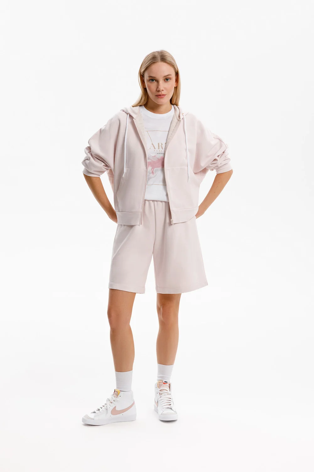 СКИДКИ!! до 31.03.VERY NEAT Толстовка ЕВТ 3312